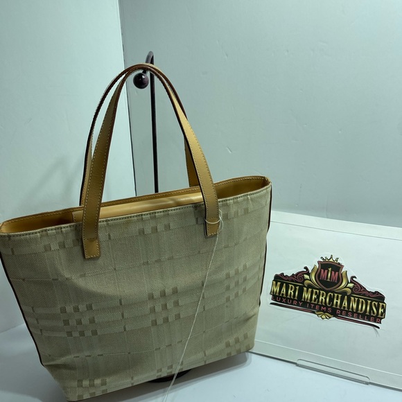 Burberry Hand Bag in Tan color. - Picture 2 of 9